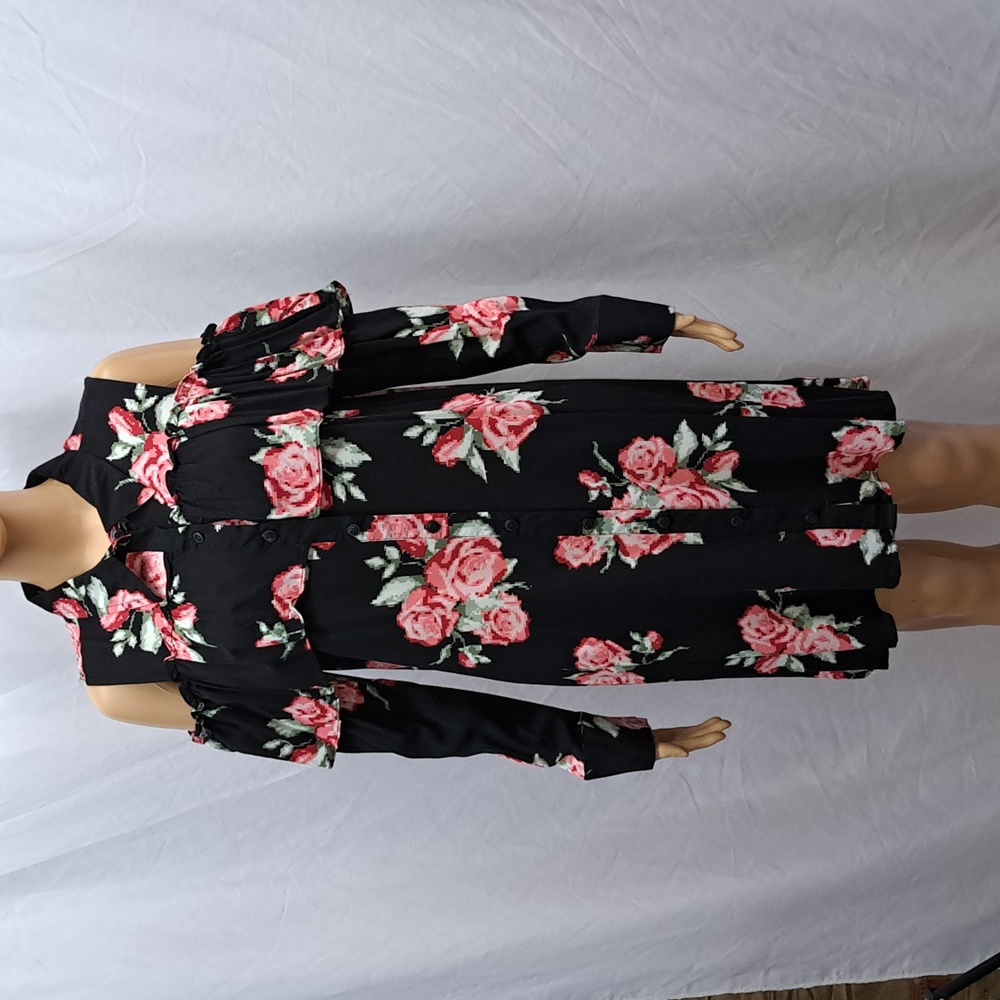 NWOT The Edit by Seventeen Cold Shoulder Dress